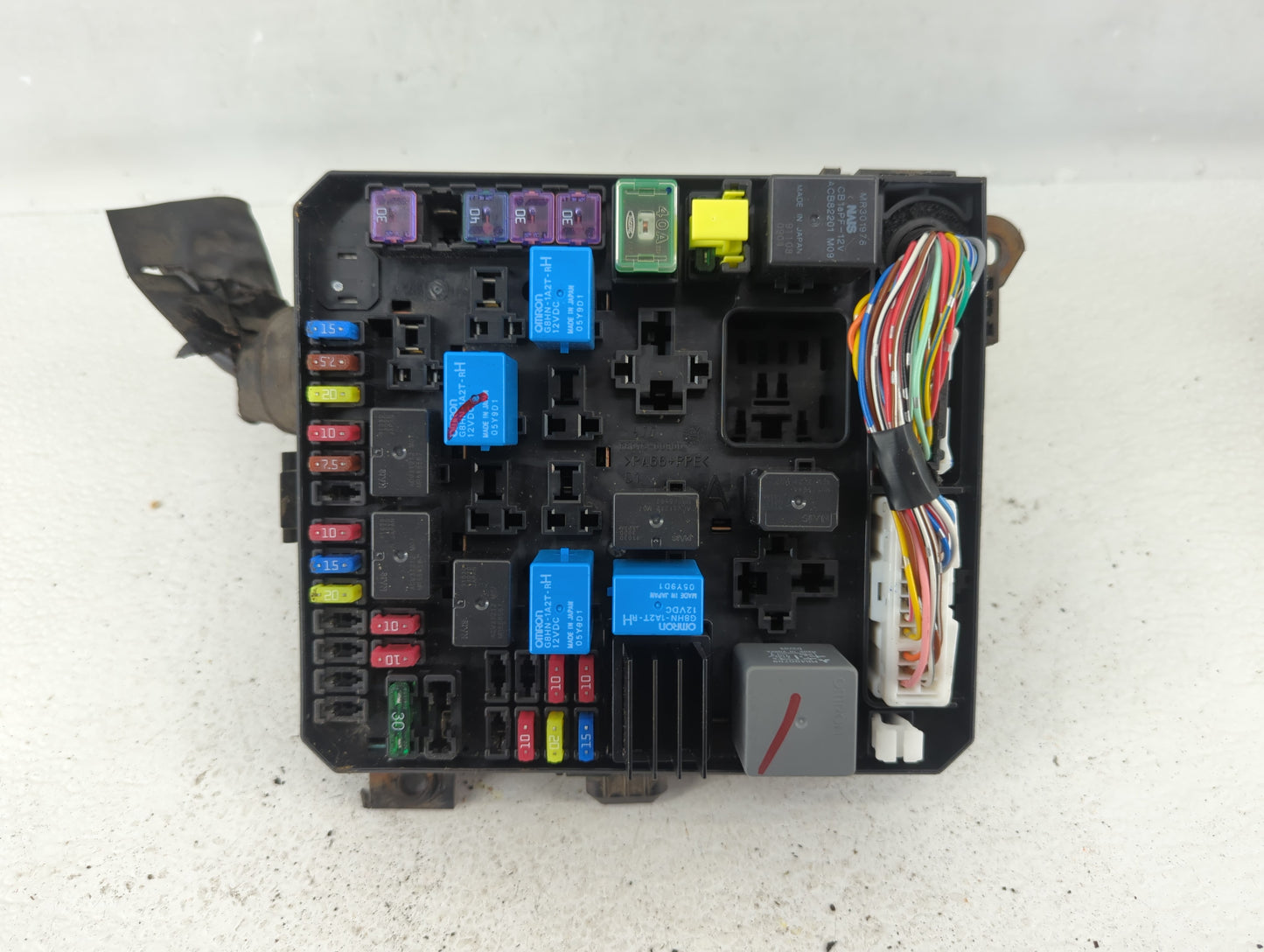 2010 Mitsubishi Outlander Fusebox Fuse Box Panel Relay Module P/N:8565A024 Fits OEM Used Auto Parts - Oemusedautoparts1.com
