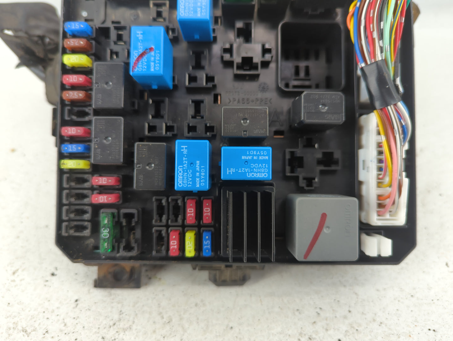 2010 Mitsubishi Outlander Fusebox Fuse Box Panel Relay Module P/N:8565A024 Fits OEM Used Auto Parts - Oemusedautoparts1.com