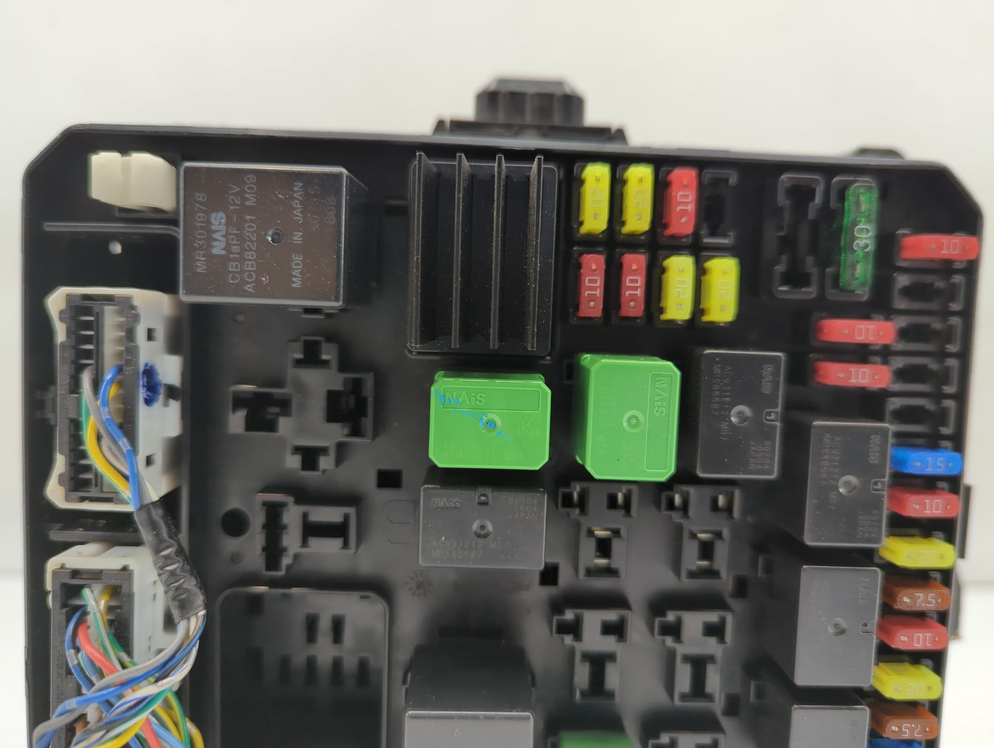 2010 Mitsubishi Outlander Fusebox Fuse Box Panel Relay Module P/N:8565A139 Fits OEM Used Auto Parts - Oemusedautoparts1.com
