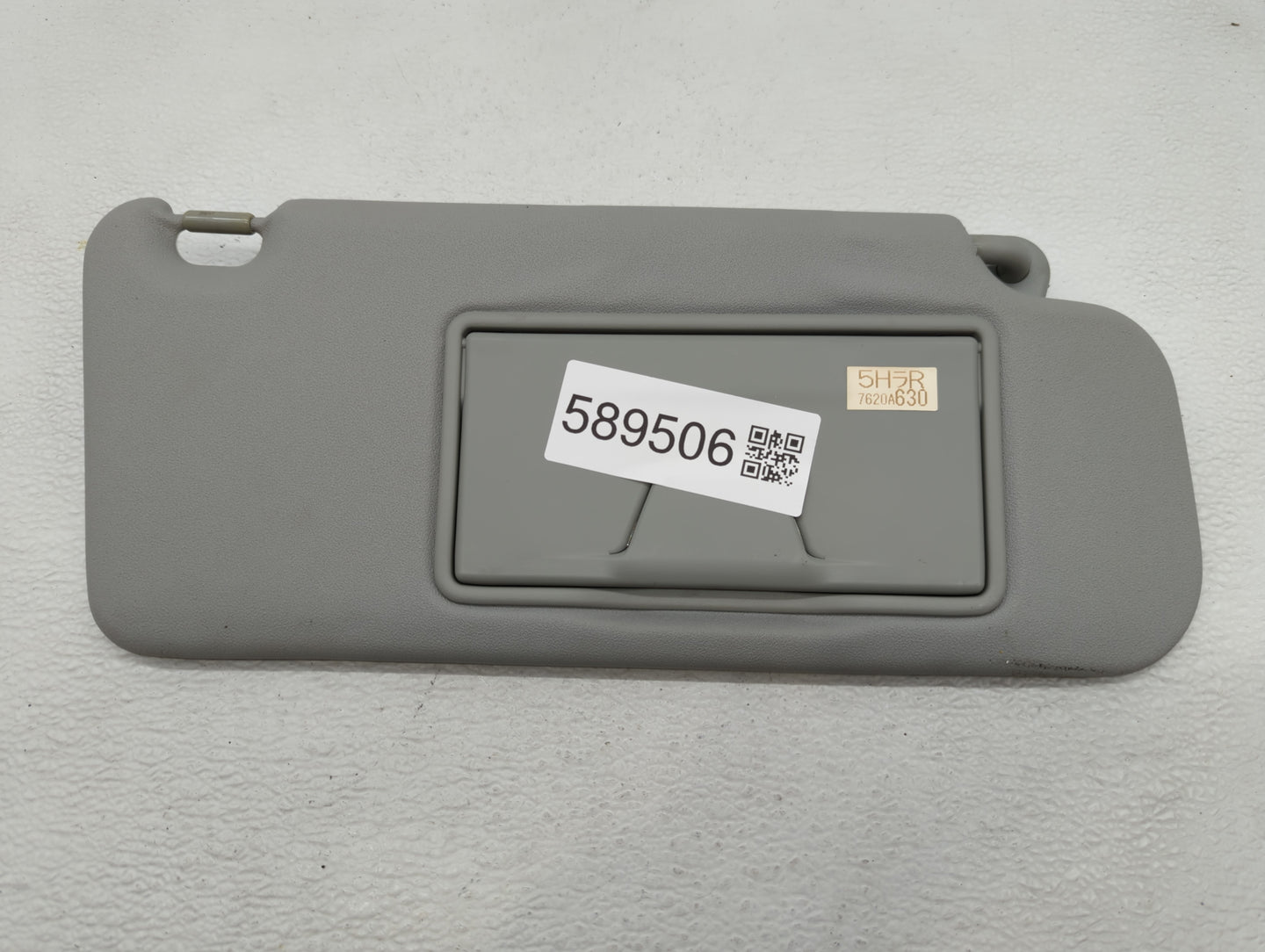 2010-2011 Mitsubishi Outlander Sun Visor Shade Replacement Passenger Right Mirror Fits Fits 2010 2011 2012 OEM Used Auto Par