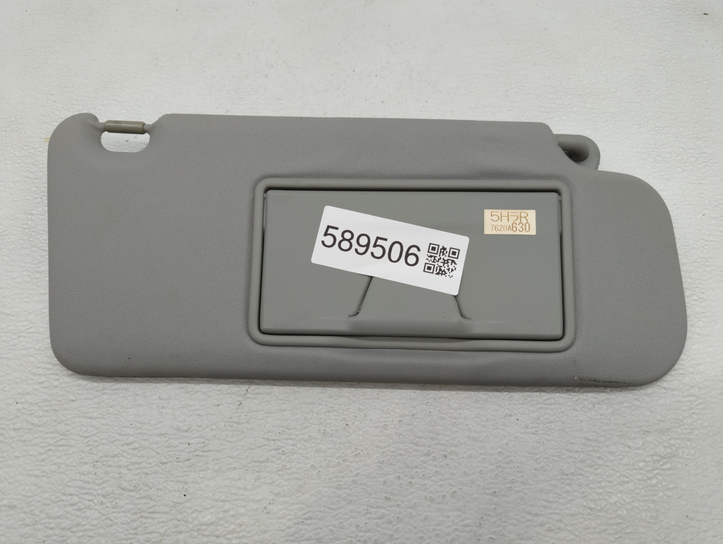 2010-2011 Mitsubishi Outlander Sun Visor Shade Replacement Passenger Right Mirror Fits Fits 2010 2011 2012 OEM Used Auto Par