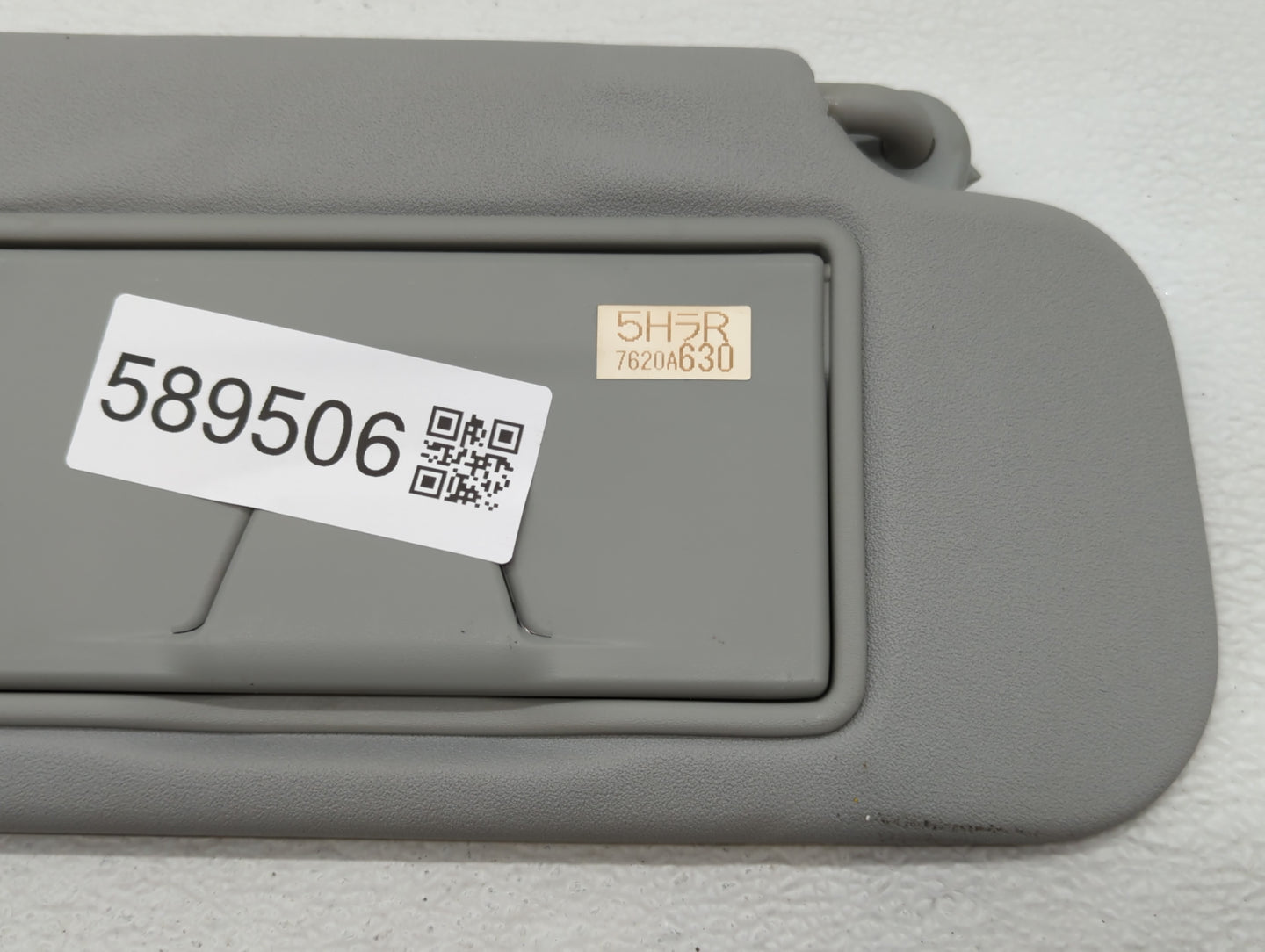 2010-2011 Mitsubishi Outlander Sun Visor Shade Replacement Passenger Right Mirror Fits Fits 2010 2011 2012 OEM Used Auto Par