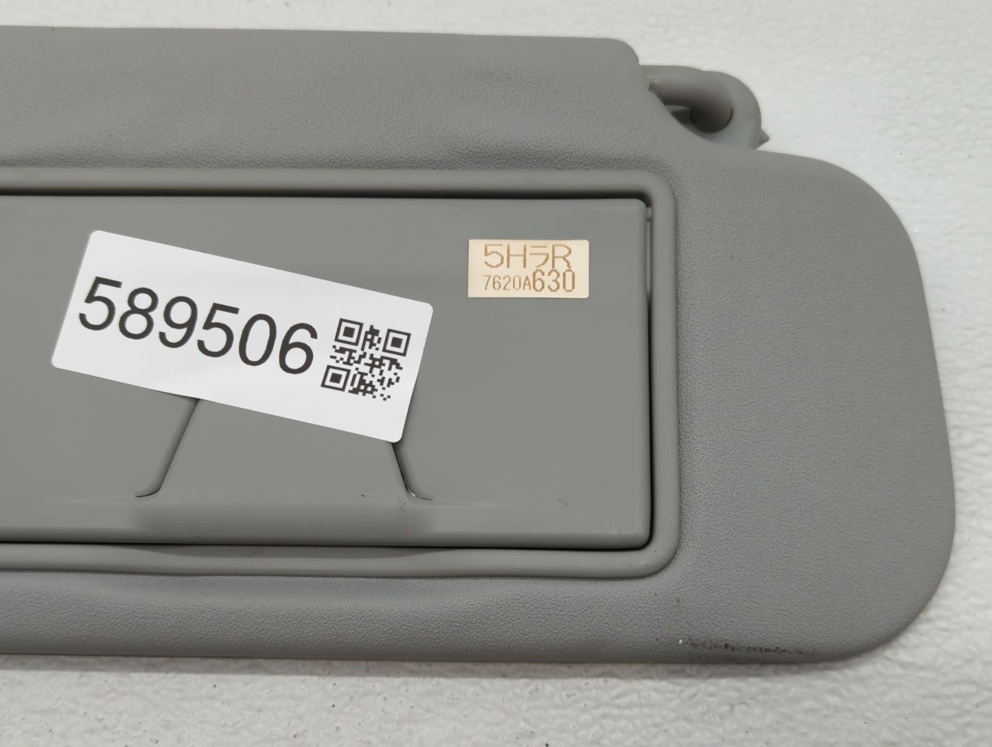 2010-2011 Mitsubishi Outlander Sun Visor Shade Replacement Passenger Right Mirror Fits Fits 2010 2011 2012 OEM Used Auto Par