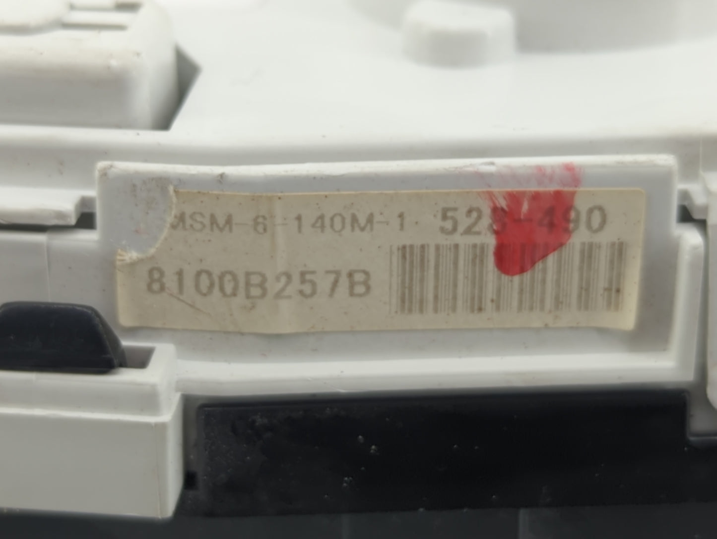 2010 Mitsubishi Outlander Instrument Cluster Speedometer Gauges P/N:528-490 8100B257B Fits OEM Used Auto Parts - Oemusedauto