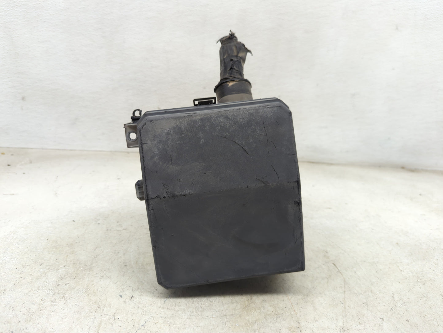 2010 Mitsubishi Outlander Fusebox Fuse Box Panel Relay Module Fits OEM Used Auto Parts - Oemusedautoparts1.com