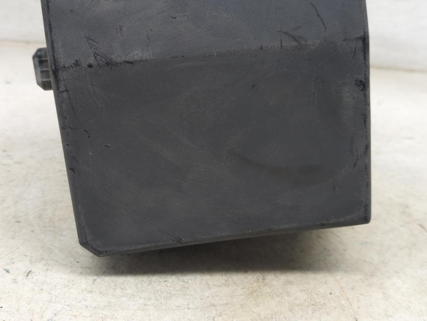 2010 Mitsubishi Outlander Fusebox Fuse Box Panel Relay Module Fits OEM Used Auto Parts - Oemusedautoparts1.com
