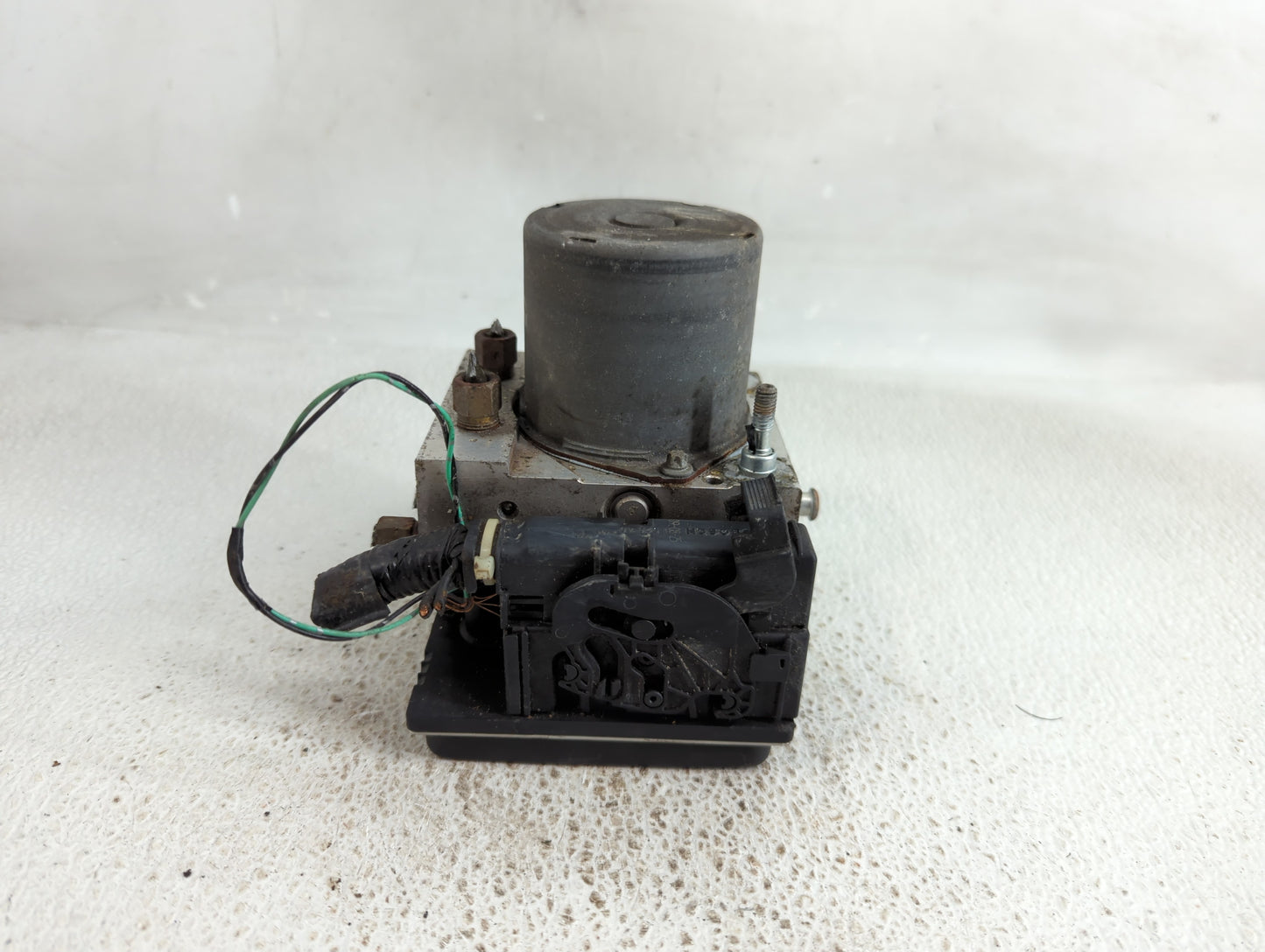 2010 Nissan Altima ABS Pump Control Module Replacement P/N:47660 ZX00A Fits OEM Used Auto Parts - Oemusedautoparts1.com