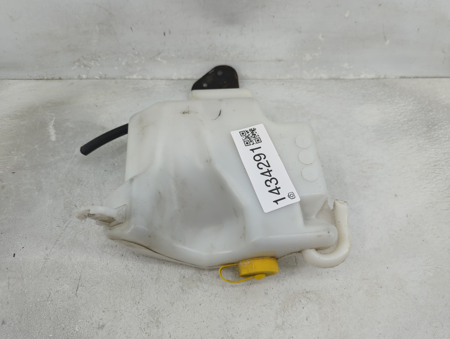 2010 Nissan Altima Windshield Washer Fluid Reservoir Bottle Oem 1434291 - Oemusedautoparts1.com
