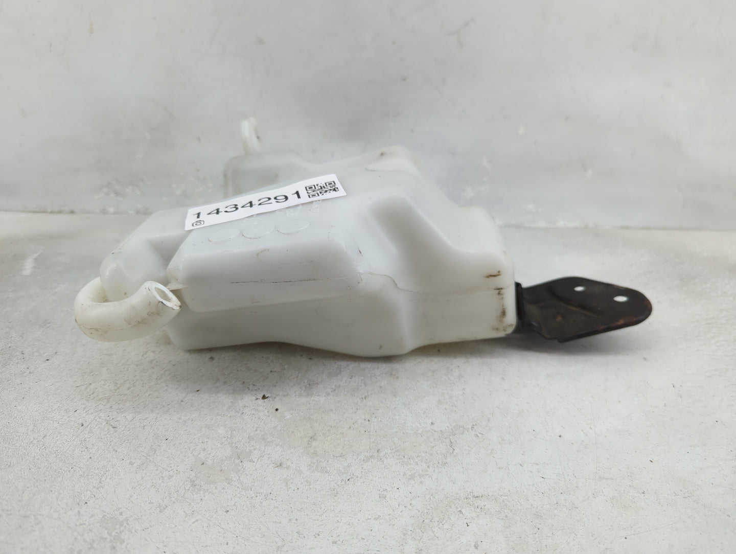 2010 Nissan Altima Windshield Washer Fluid Reservoir Bottle Oem 1434291 - Oemusedautoparts1.com
