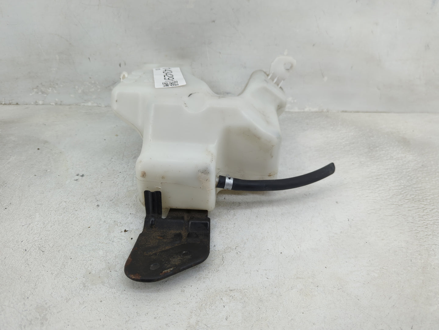2010 Nissan Altima Windshield Washer Fluid Reservoir Bottle Oem 1434291 - Oemusedautoparts1.com