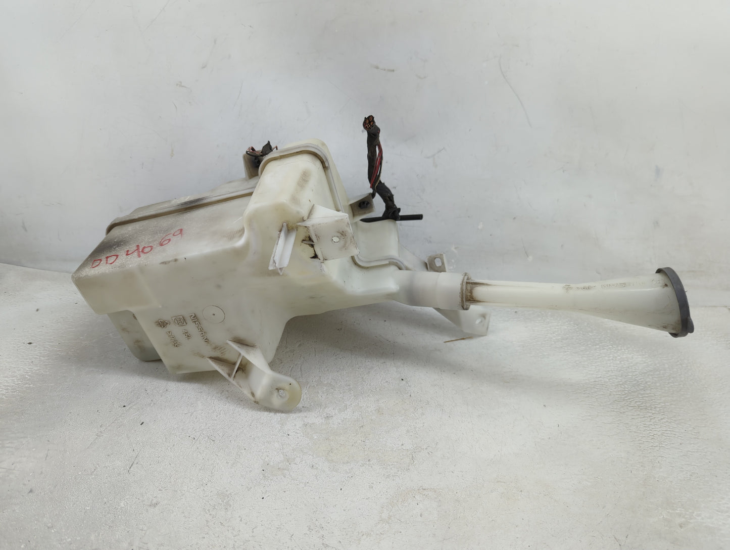 2010 Nissan Altima Windshield Washer Fluid Reservoir Bottle Oem - Oemusedautoparts1.com