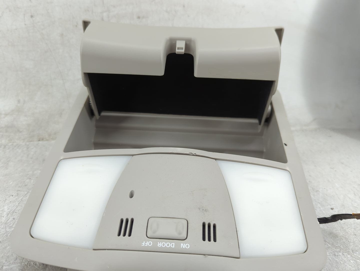 2010-2012 Nissan Altima Overhead Roof Console 1455202 - Oemusedautoparts1.com
