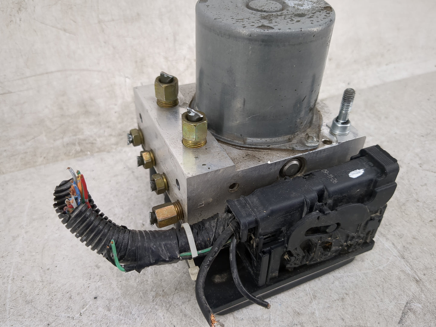 2010 Nissan Altima ABS Pump Control Module Replacement P/N:47660 ZX00A Fits OEM Used Auto Parts - Oemusedautoparts1.com