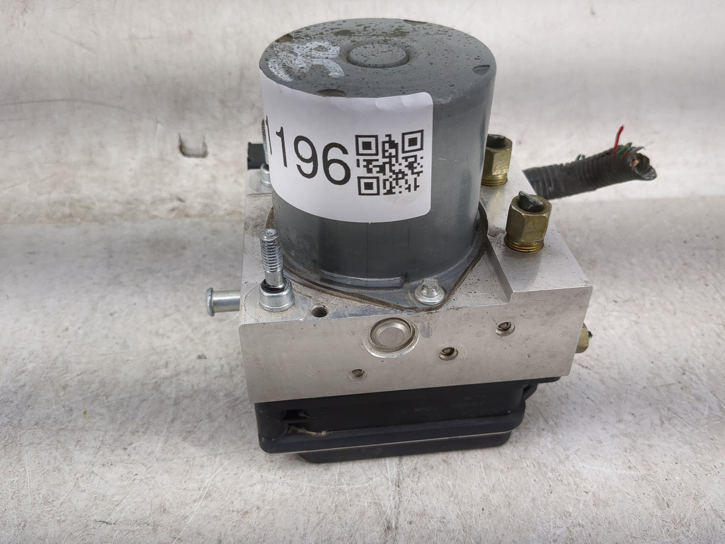 2010 Nissan Altima ABS Pump Control Module Replacement P/N:47660 ZX00A Fits OEM Used Auto Parts - Oemusedautoparts1.com