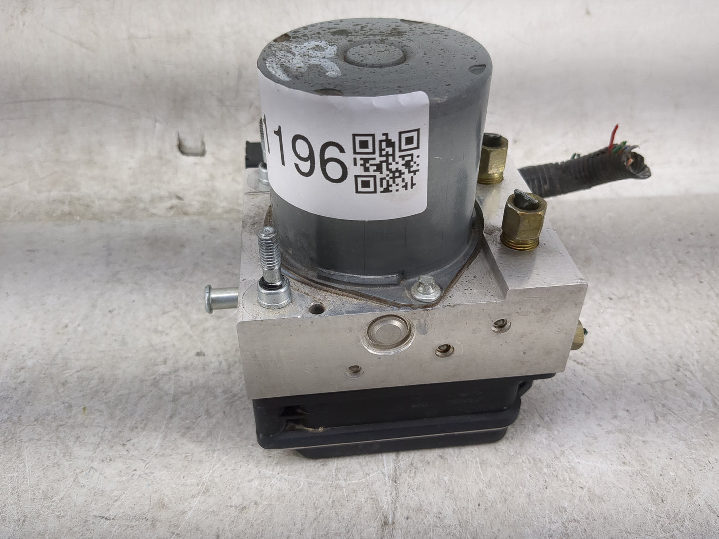 2010 Nissan Altima ABS Pump Control Module Replacement P/N:47660 ZX00A Fits OEM Used Auto Parts - Oemusedautoparts1.com