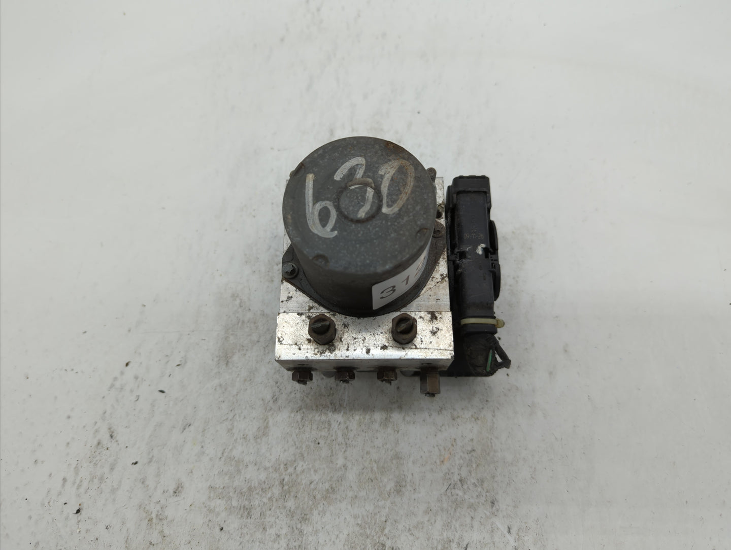 2010 Nissan Altima ABS Pump Control Module Replacement P/N:47660 ZX00A Fits OEM Used Auto Parts - Oemusedautoparts1.com