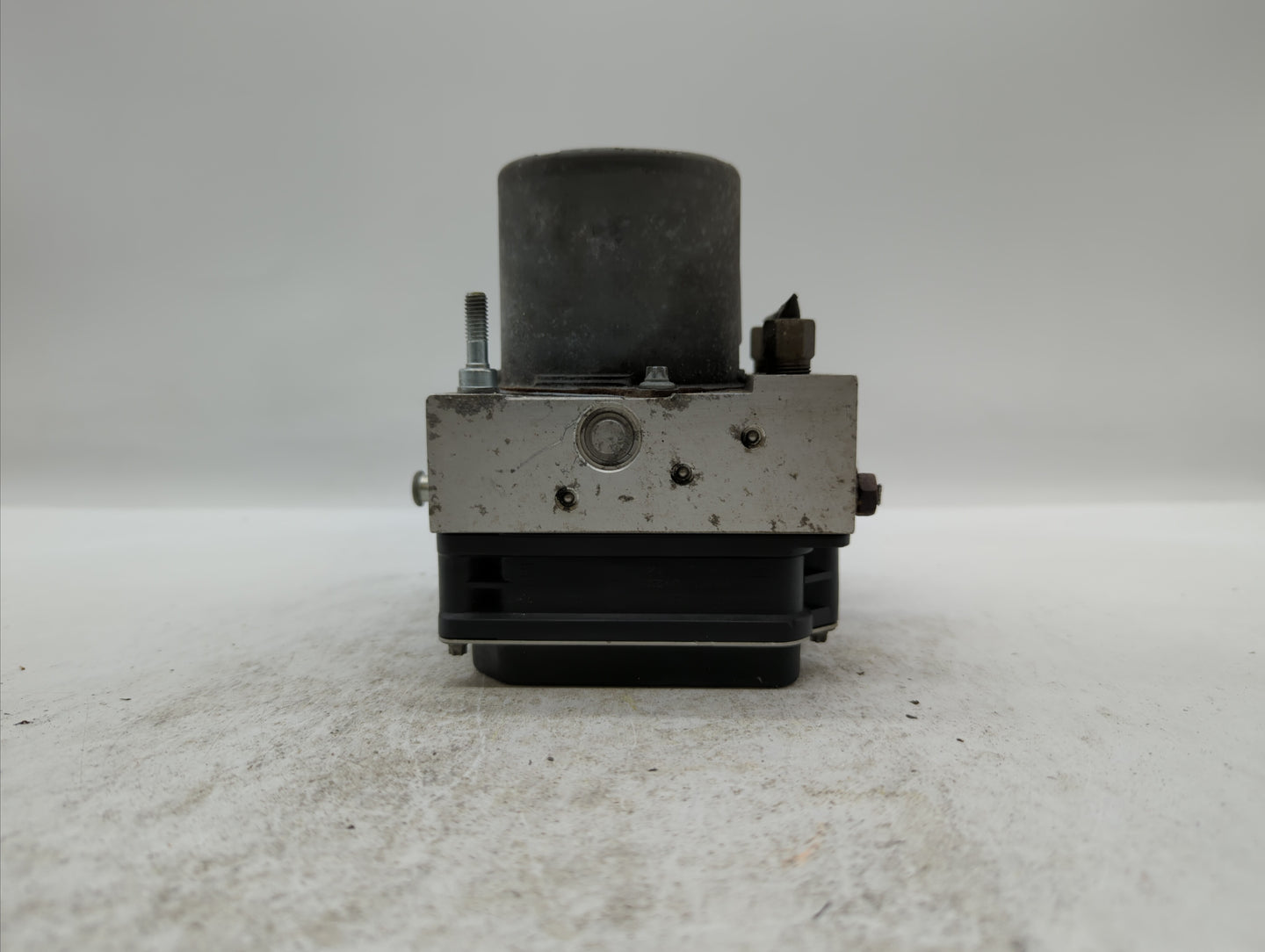 2010 Nissan Altima ABS Pump Control Module Replacement P/N:47660 ZX00A Fits OEM Used Auto Parts - Oemusedautoparts1.com