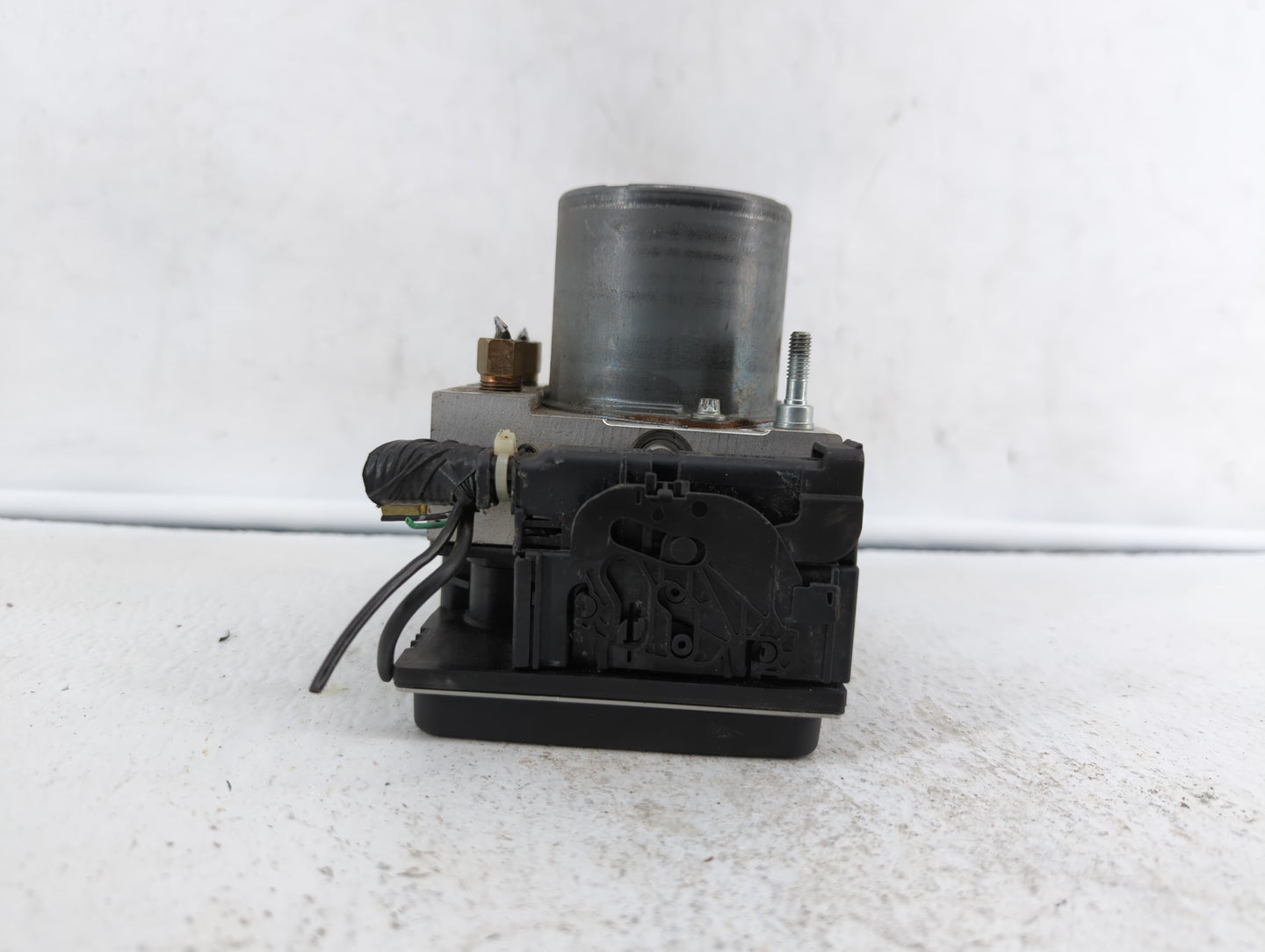 2010 Nissan Altima ABS Pump Control Module Replacement P/N:47660 ZX00A Fits OEM Used Auto Parts - Oemusedautoparts1.com