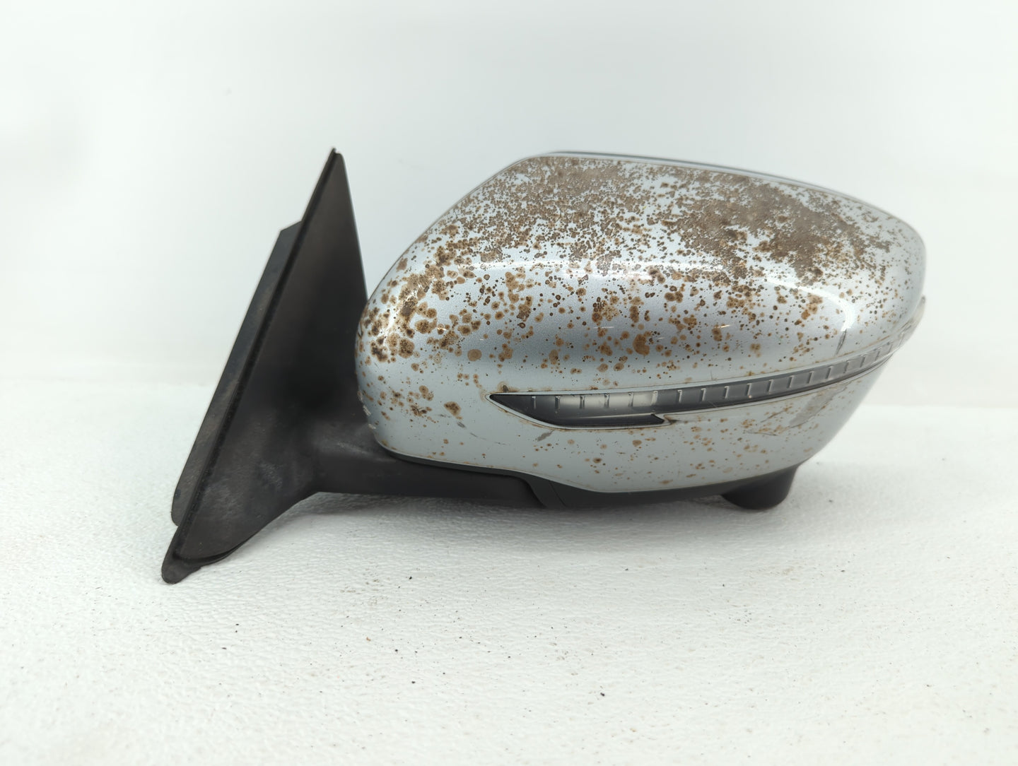 2010 Nissan Altima Driver Side View Mirror - Left Door Mirror OEM Used - Oemusedautoparts1.com