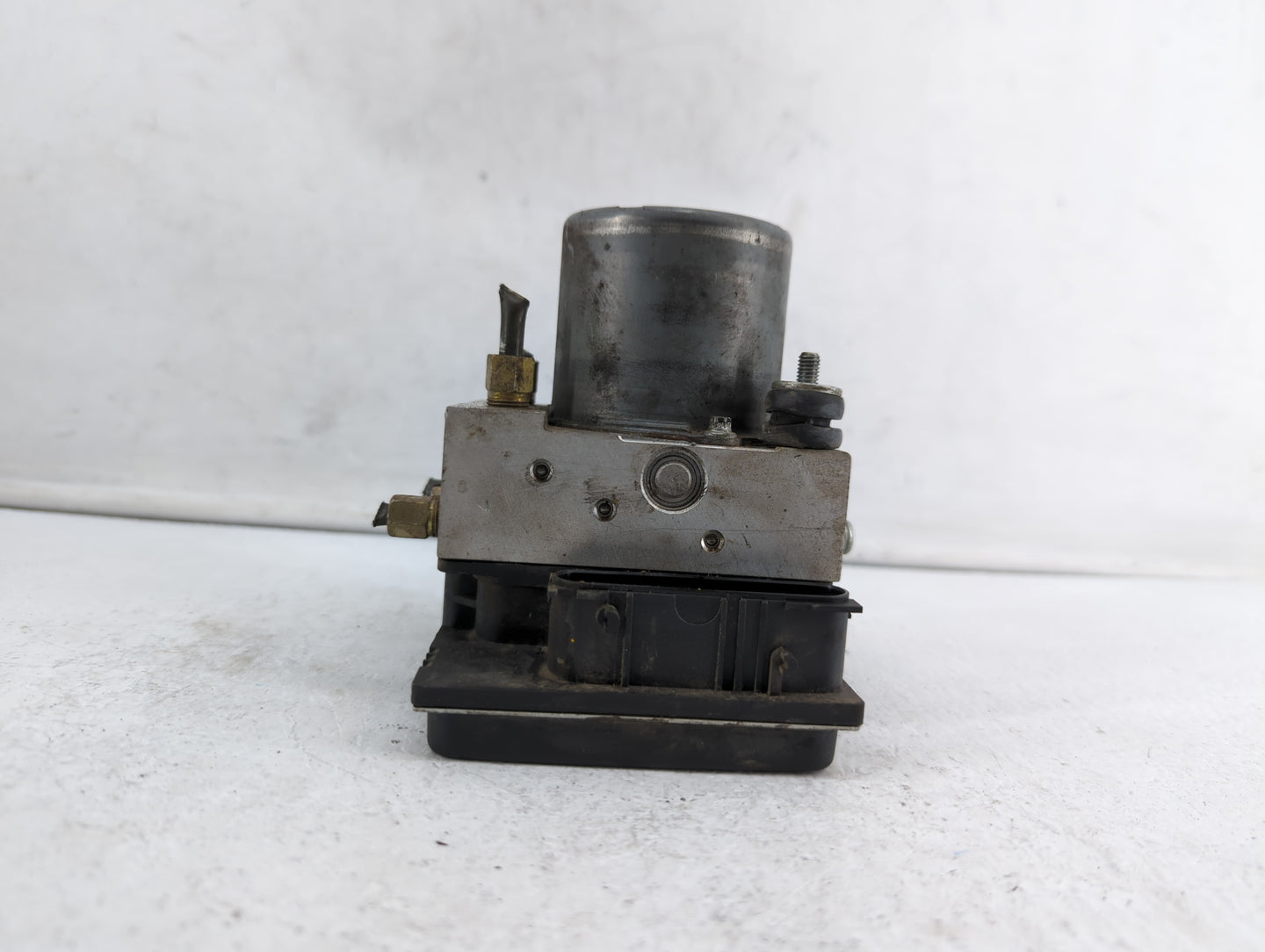 2010 Nissan Altima ABS Pump Control Module Replacement P/N:47660 ZX00A Fits OEM Used Auto Parts - Oemusedautoparts1.com