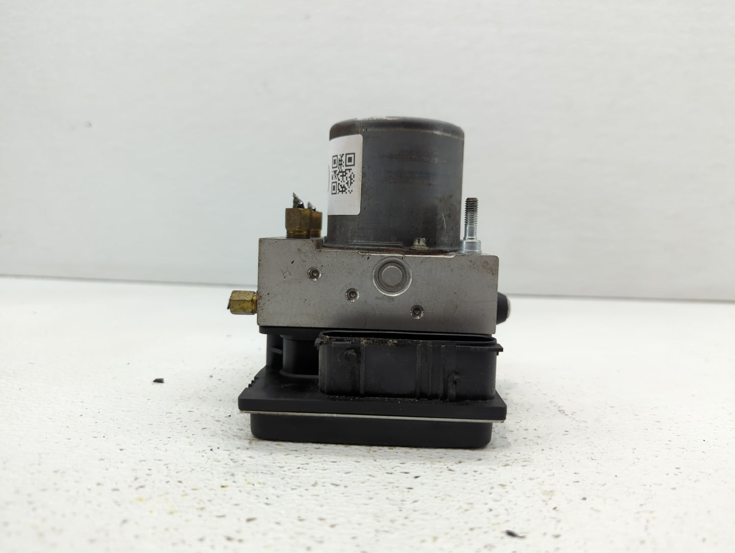 2010 Nissan Altima ABS Pump Control Module Replacement P/N:04779890AG 47660 ZX00A Fits OEM Used Auto Parts - Oemusedautopart