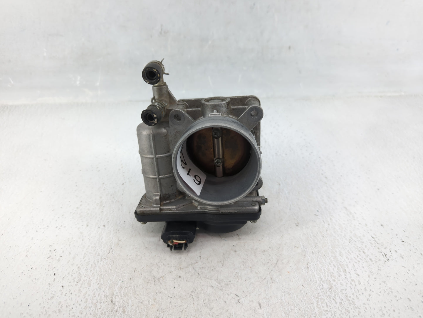 2007-2013 Nissan Altima Throttle Body P/N:0620H RME60-15 Fits Fits 2007 2008 2009 2010 2011 2012 2013 OEM Used Auto Parts - 