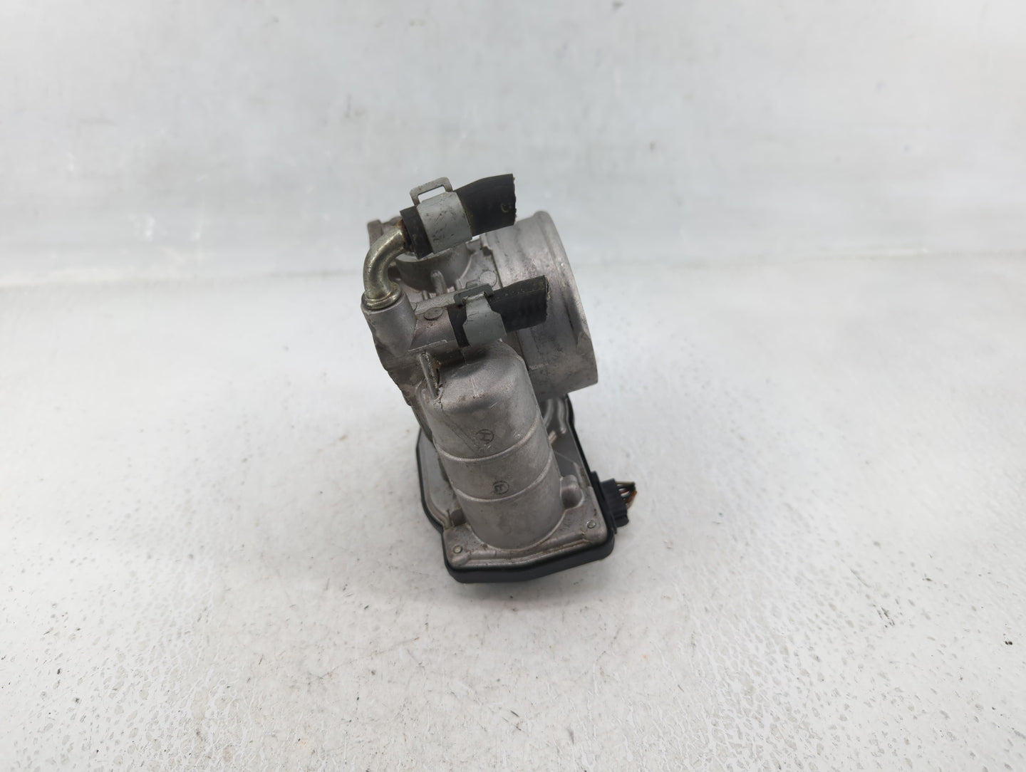 2007-2013 Nissan Altima Throttle Body P/N:0620H RME60-15 Fits Fits 2007 2008 2009 2010 2011 2012 2013 OEM Used Auto Parts - 