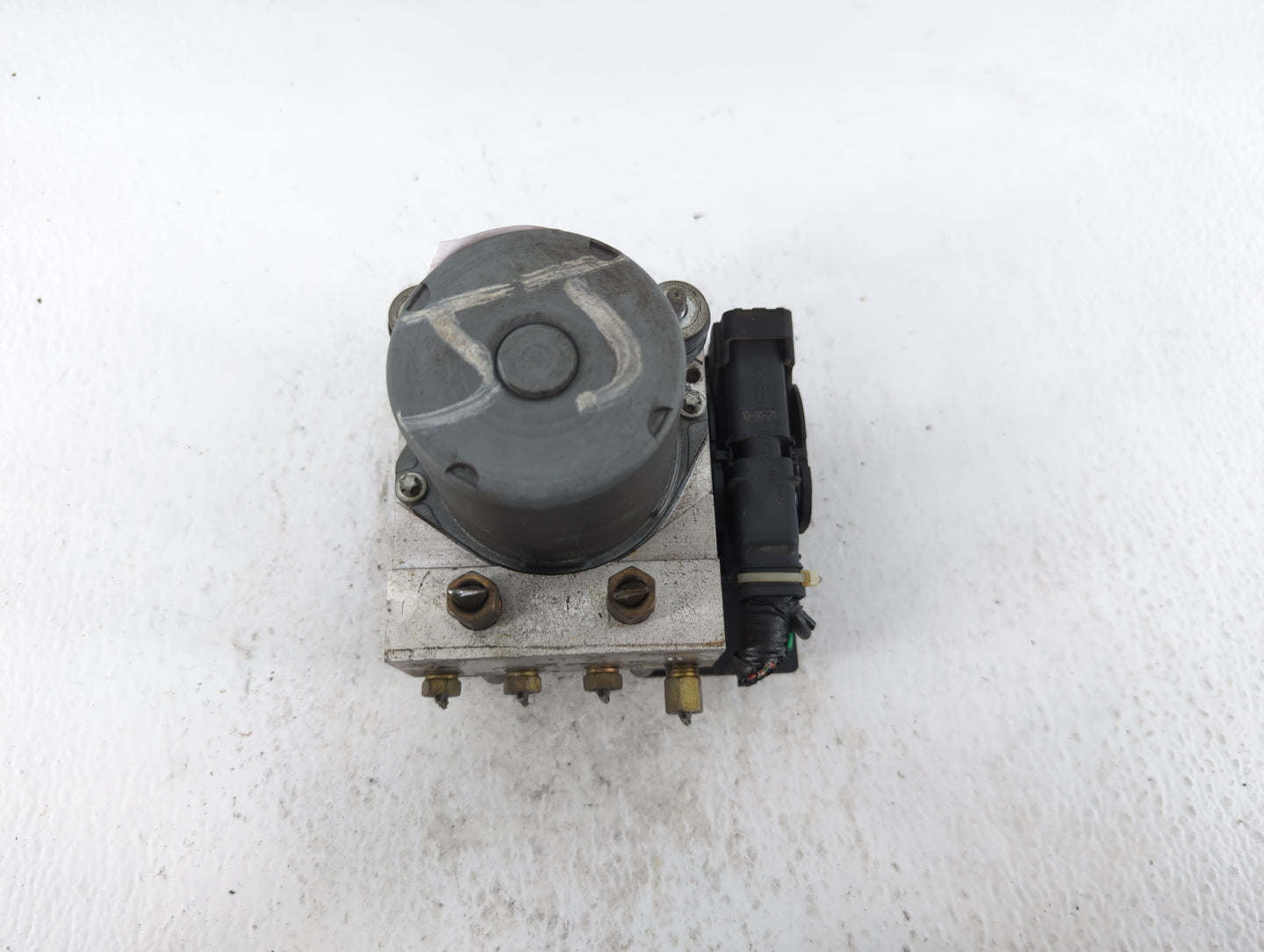 2010 Nissan Altima ABS Pump Control Module Replacement P/N:47860 ZX10A 0 265 230 665 00 Fits OEM Used Auto Parts - Oemusedau