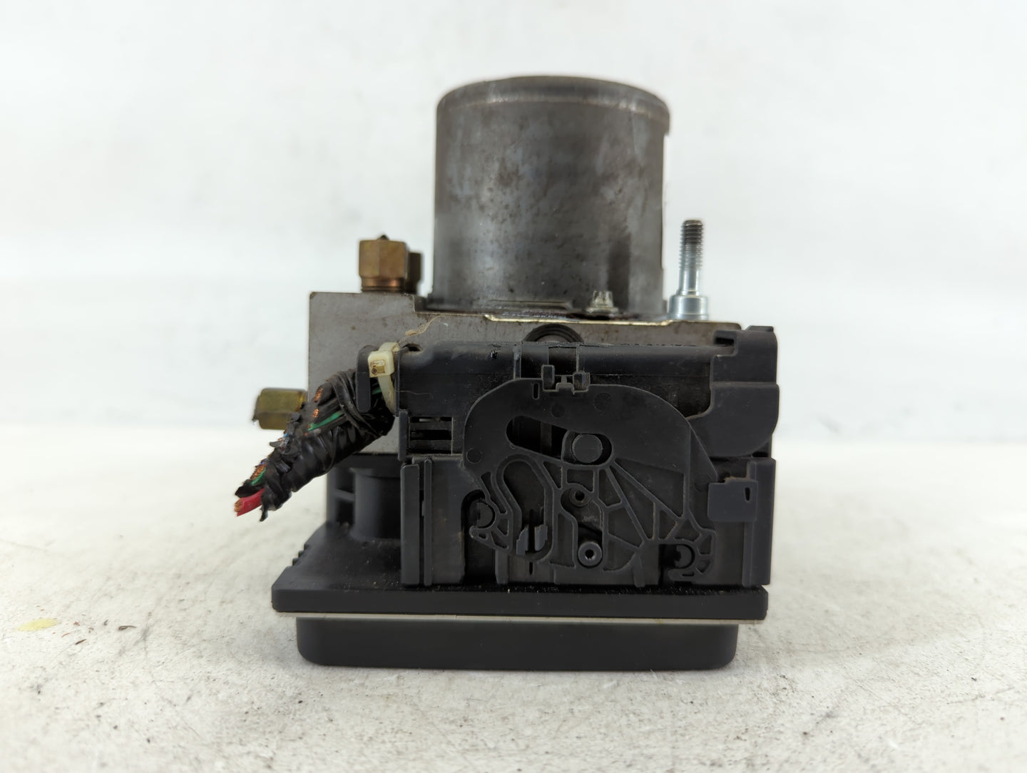 2010 Nissan Altima ABS Pump Control Module Replacement P/N:47660 ZX10A 0 265 230 665 00 Fits OEM Used Auto Parts - Oemusedau