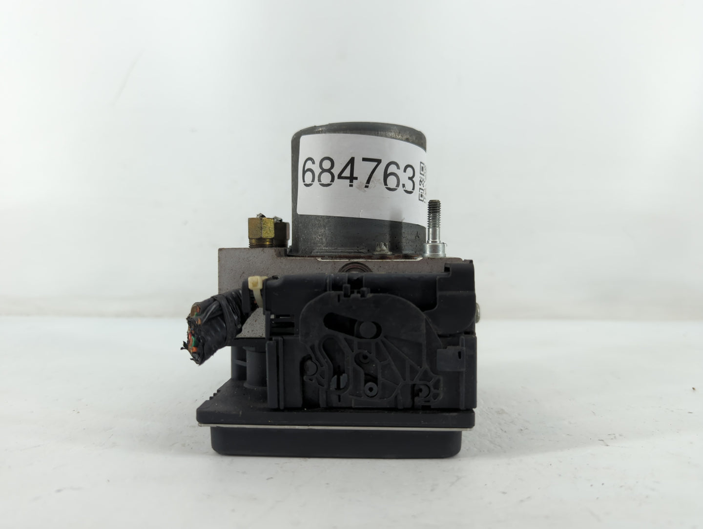 2010 Nissan Altima ABS Pump Control Module Replacement P/N:47660 ZX00A Fits OEM Used Auto Parts - Oemusedautoparts1.com