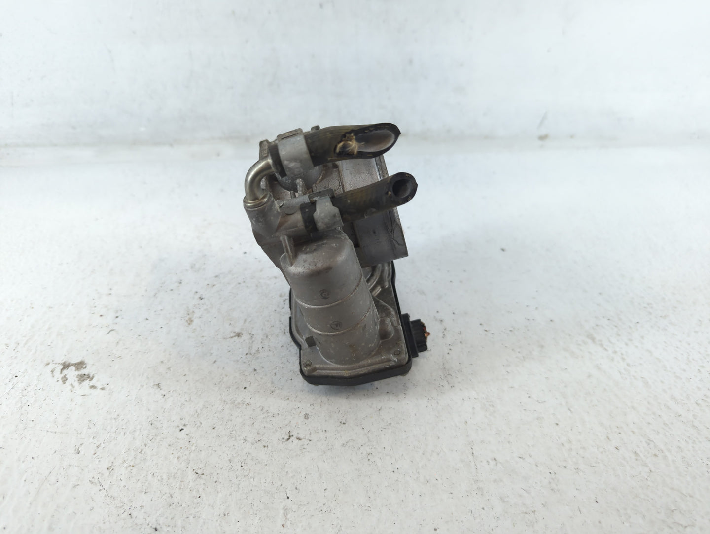 2007-2013 Nissan Altima Throttle Body P/N:RME60-15 Fits Fits 2007 2008 2009 2010 2011 2012 2013 OEM Used Auto Parts - Oemuse