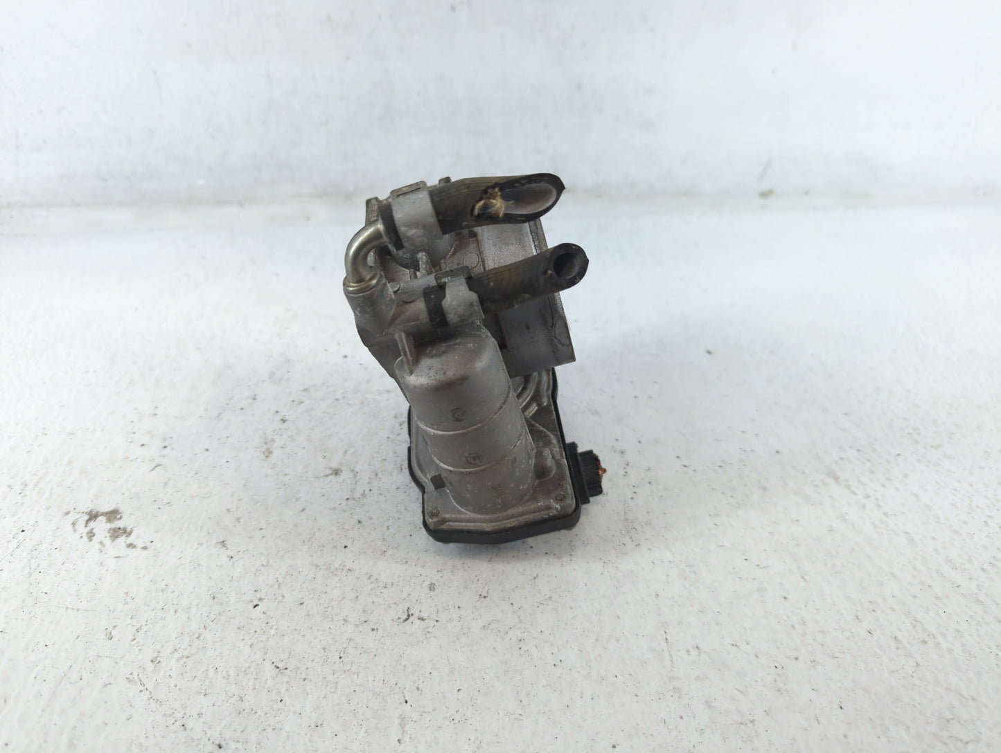 2007-2013 Nissan Altima Throttle Body P/N:RME60-15 Fits Fits 2007 2008 2009 2010 2011 2012 2013 OEM Used Auto Parts - Oemuse