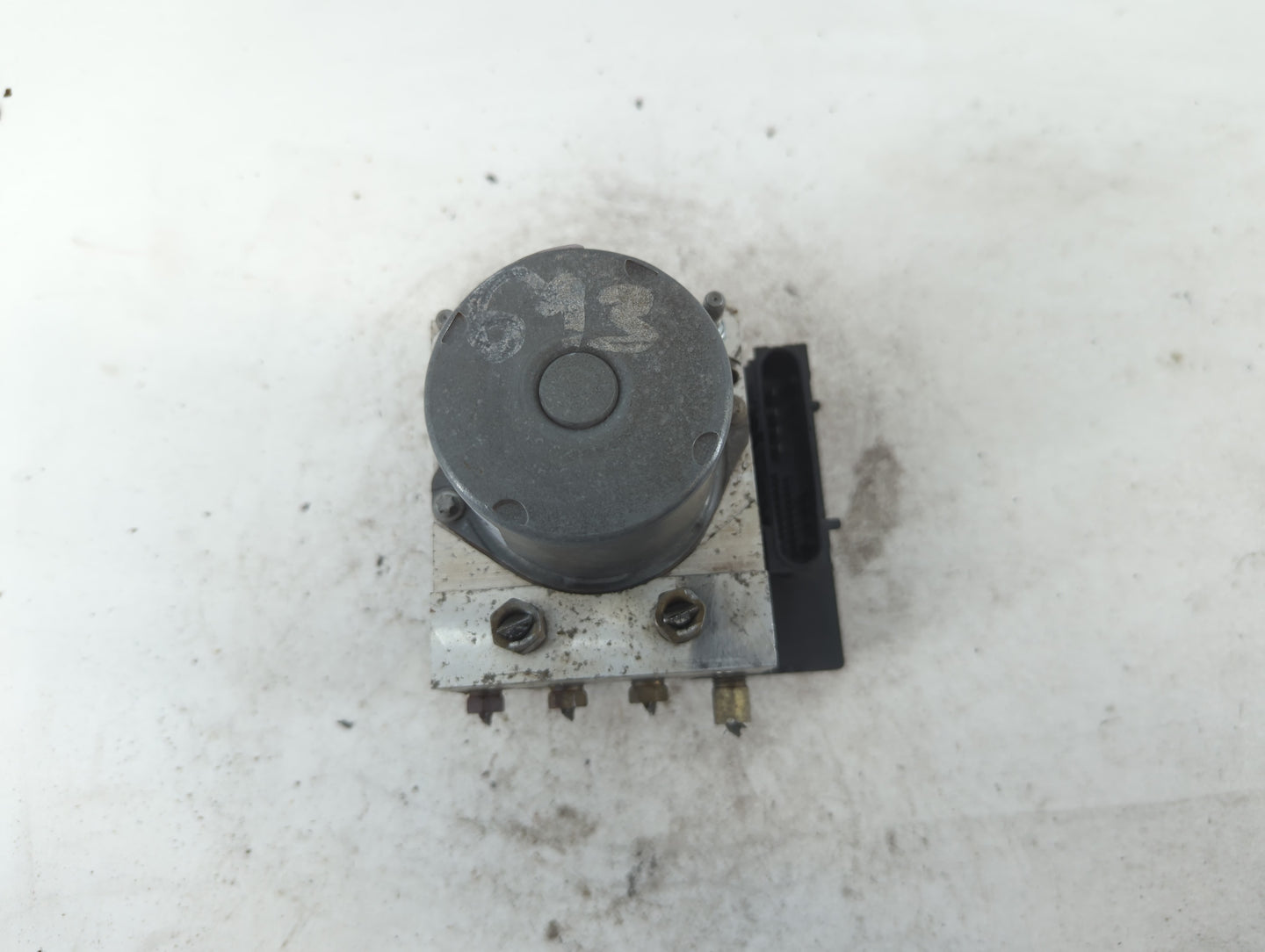 2010 Nissan Altima ABS Pump Control Module Replacement P/N:47660 ZX00A Fits OEM Used Auto Parts - Oemusedautoparts1.com