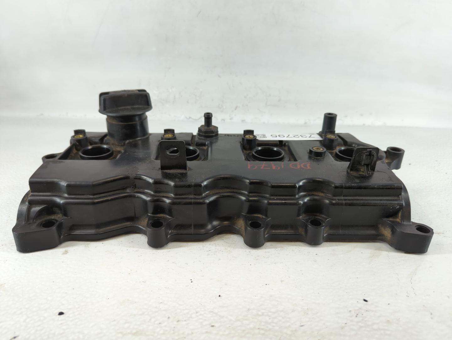 2010 Nissan Altima Driver Left Cylinder Head Valve Cover Fits OEM Used Auto Parts - Oemusedautoparts1.com
