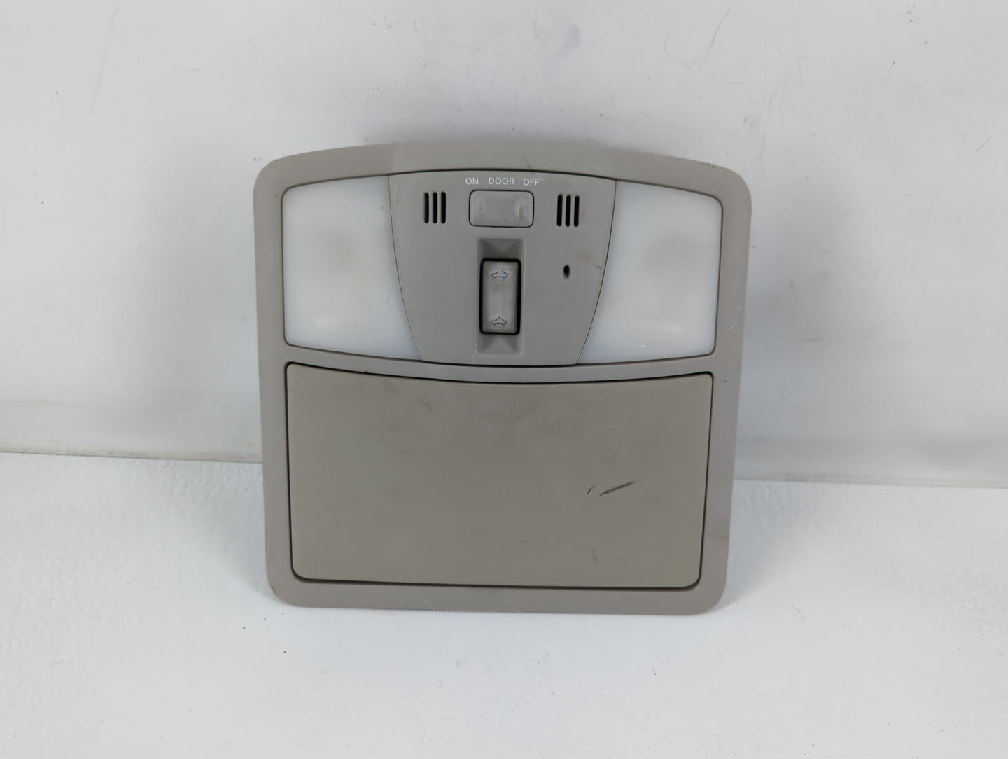 2010 Nissan Altima Overhead Roof Console - Oemusedautoparts1.com