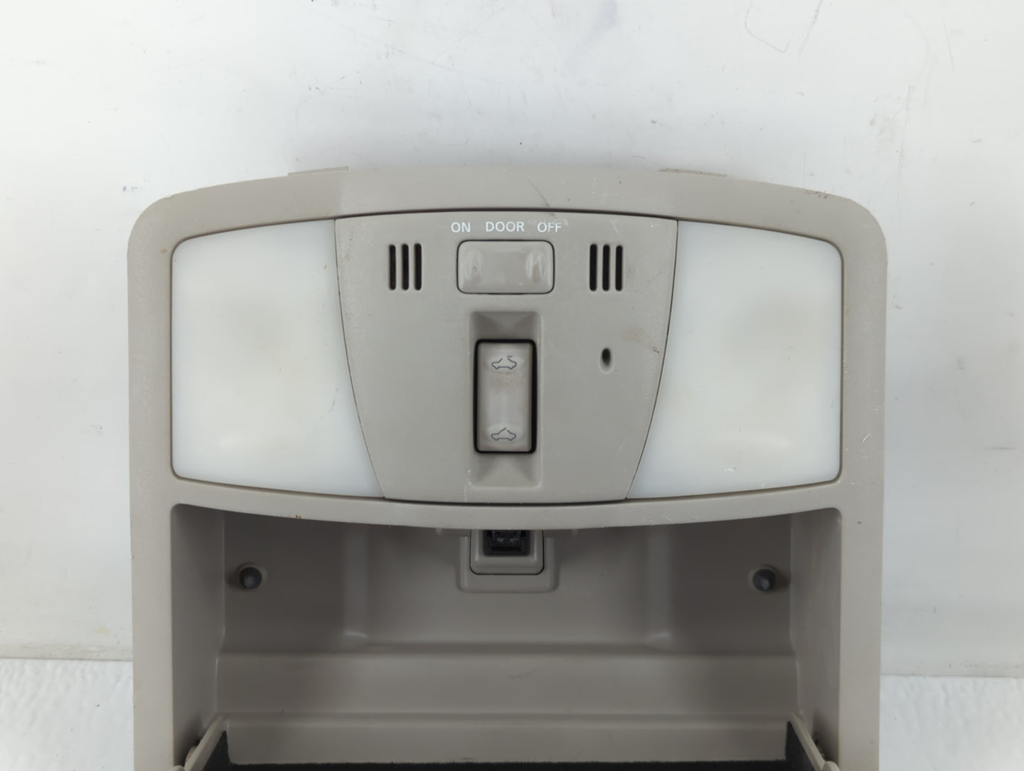 2010 Nissan Altima Overhead Roof Console - Oemusedautoparts1.com