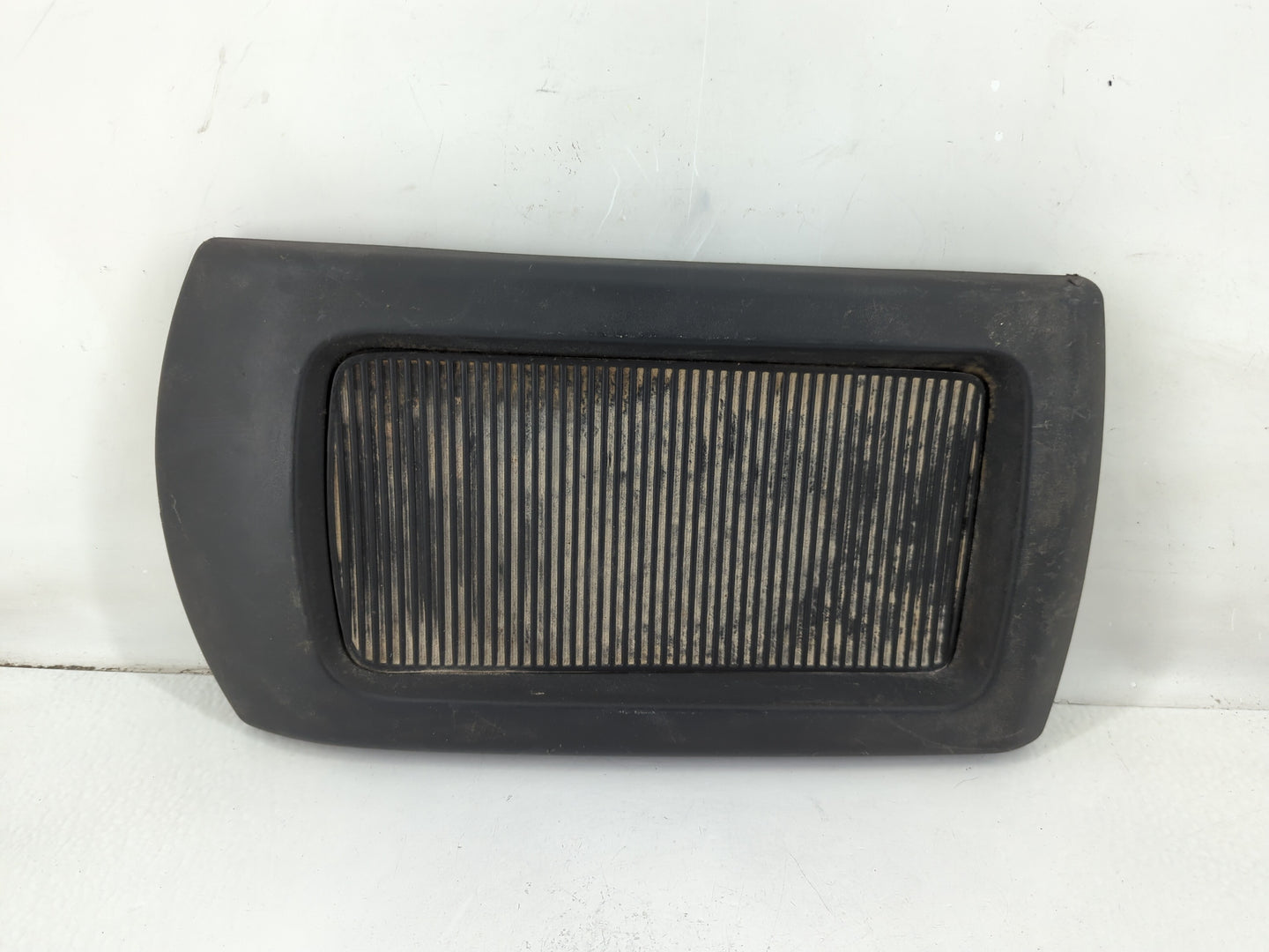 2010 Nissan Armada Center Console Armrest Cover Lid P/N:ASX-095074-BC Fits OEM Used Auto Parts - Oemusedautoparts1.com