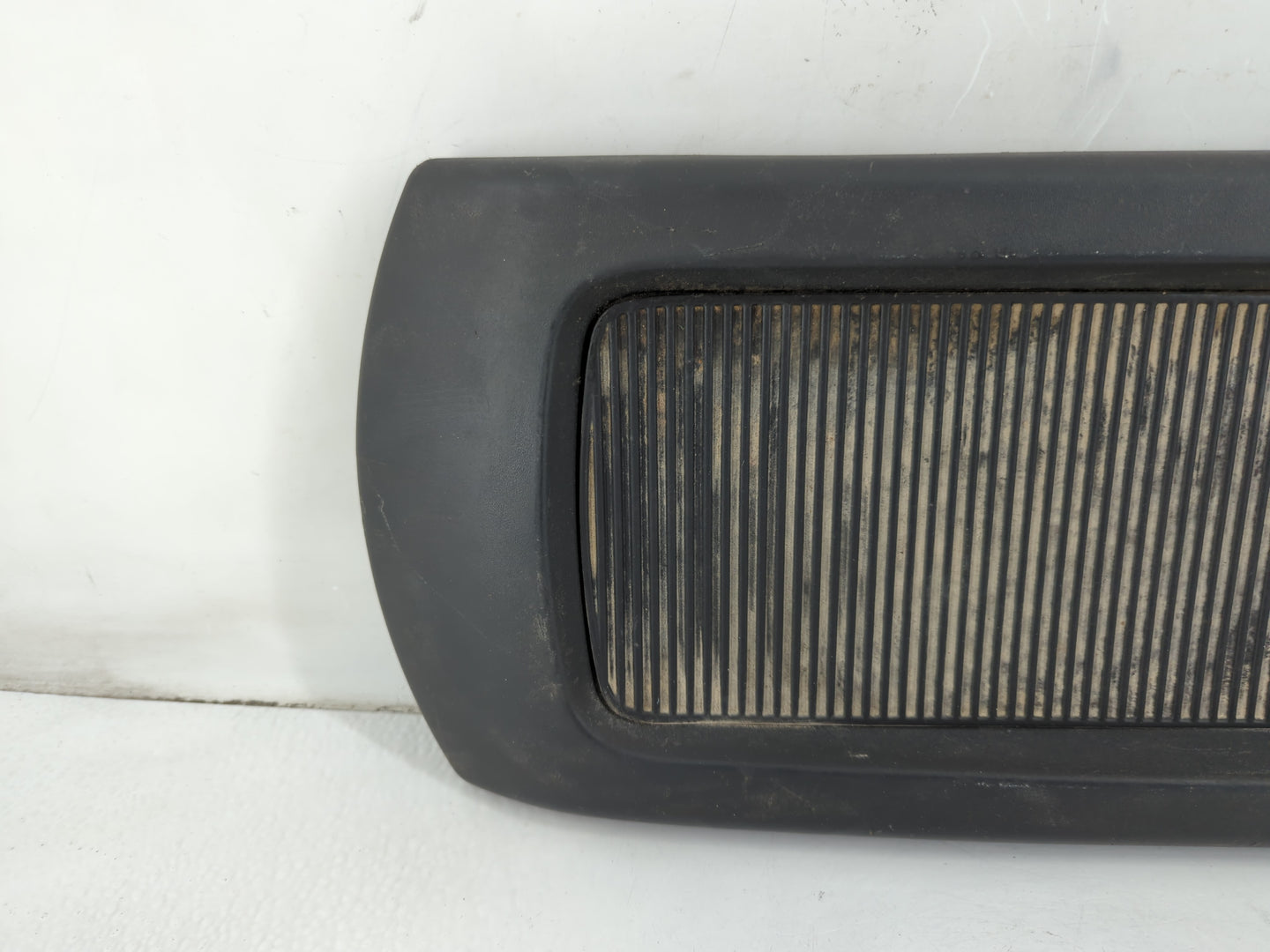 2010 Nissan Armada Center Console Armrest Cover Lid P/N:ASX-095074-BC Fits OEM Used Auto Parts - Oemusedautoparts1.com