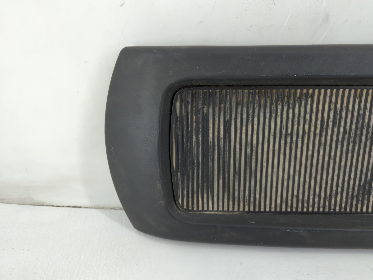 2010 Nissan Armada Center Console Armrest Cover Lid P/N:ASX-095074-BC Fits OEM Used Auto Parts - Oemusedautoparts1.com