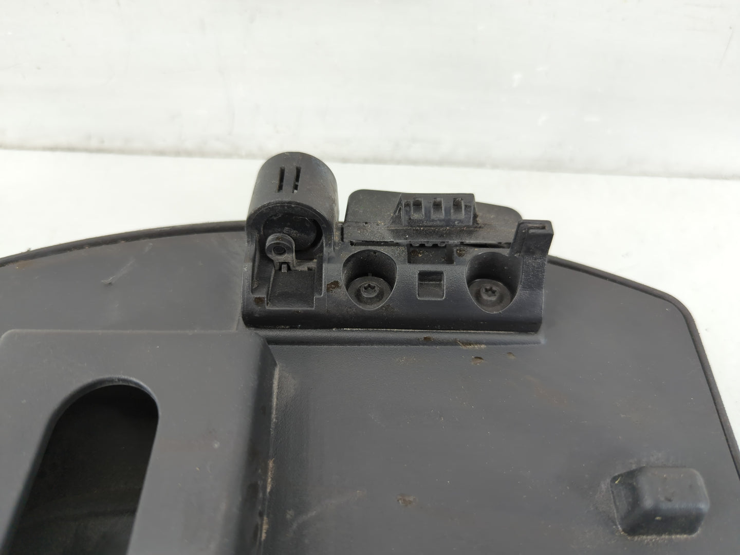 2010 Nissan Armada Center Console Armrest Cover Lid P/N:ASX-095074-BC Fits OEM Used Auto Parts - Oemusedautoparts1.com