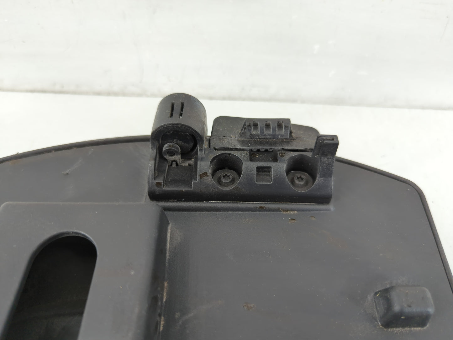2010 Nissan Armada Center Console Armrest Cover Lid P/N:ASX-095074-BC Fits OEM Used Auto Parts - Oemusedautoparts1.com