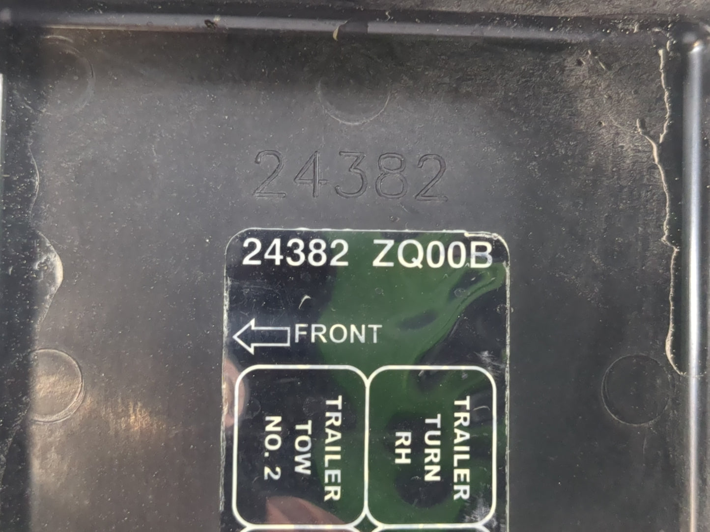2008-2012 Nissan Armada Fusebox Fuse Box Panel Relay Module P/N:284B7 ZE03B Fits Fits 2008 2009 2010 2011 2012 OEM Used Auto