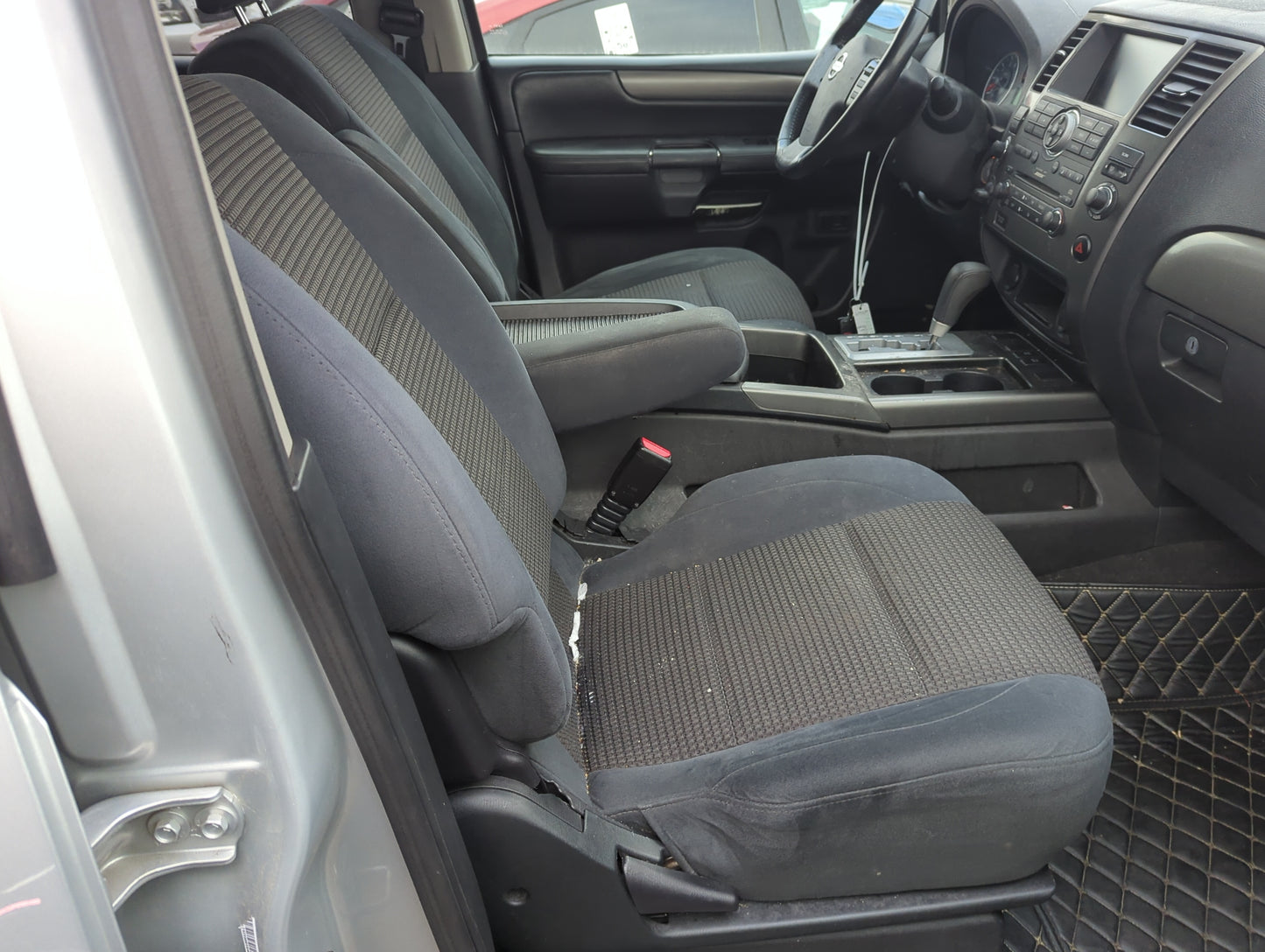 2010-2012 Nissan Armada Passenger Front Seat Oem - Oemusedautoparts1.com