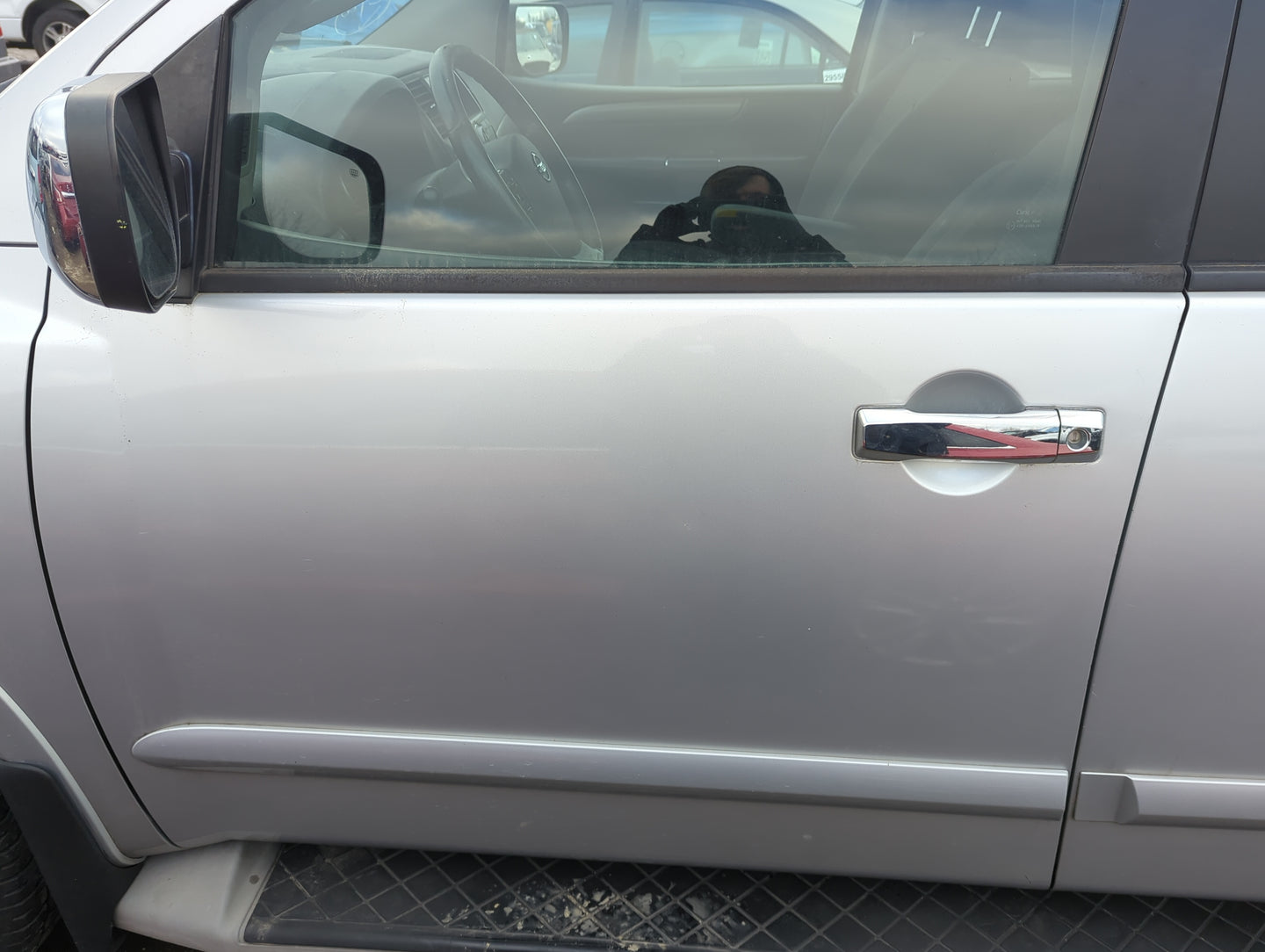 2008-2014 Nissan Armada Driver Front Door Oem - Oemusedautoparts1.com