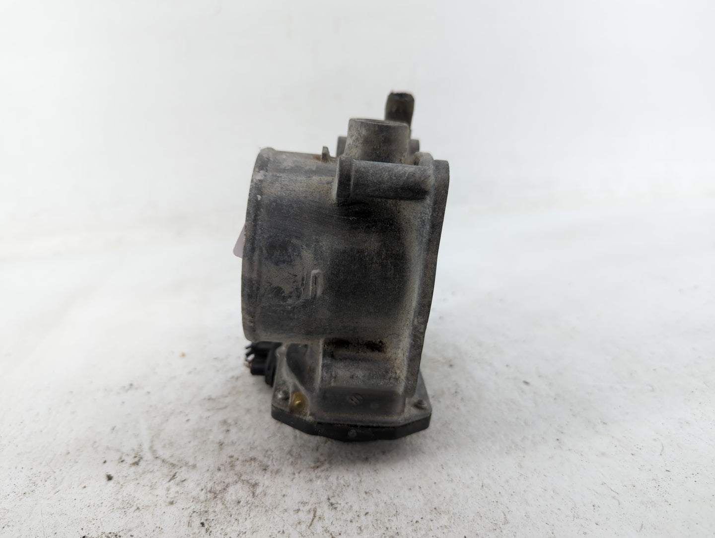 2005-2012 Nissan Frontier Throttle Body P/N:16119 7S001 A 16119 7S001 B Fits OEM Used Auto Parts - Oemusedautoparts1.com