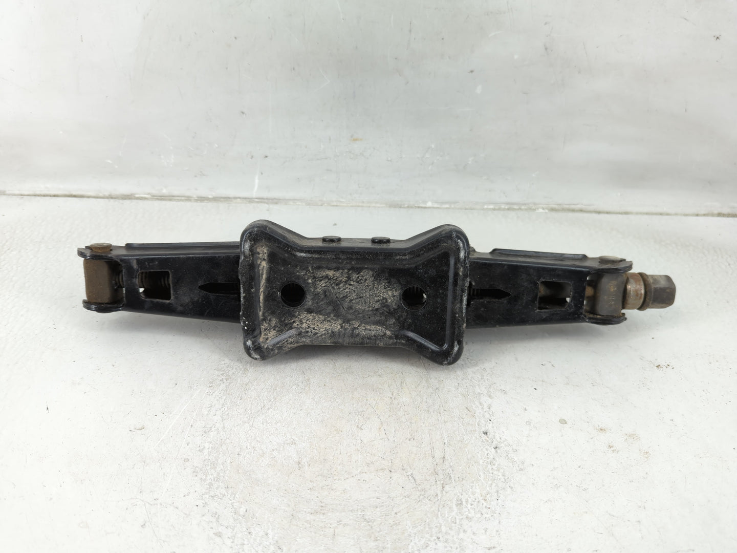 2010 Nissan Maxima Spare Scissor Car Jack - Oemusedautoparts1.com