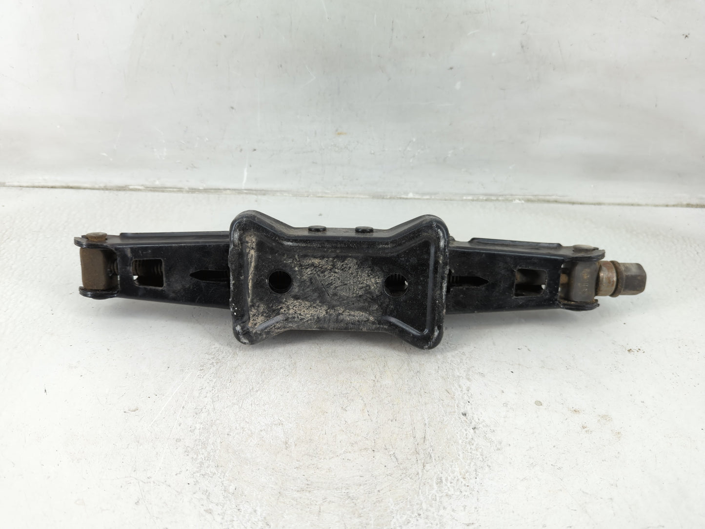 2010 Nissan Maxima Spare Scissor Car Jack - Oemusedautoparts1.com