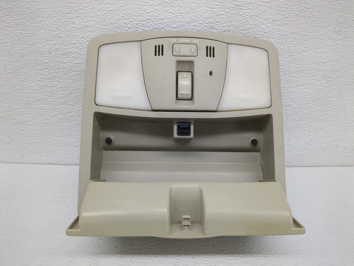 2010 Nissan Maxima Overhead Roof Console - Oemusedautoparts1.com