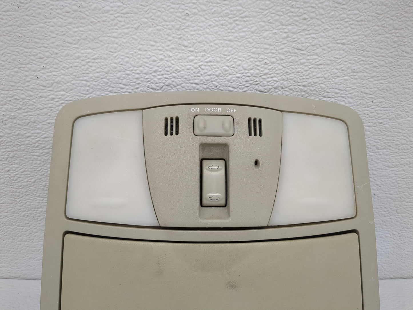 2010 Nissan Maxima Overhead Roof Console - Oemusedautoparts1.com