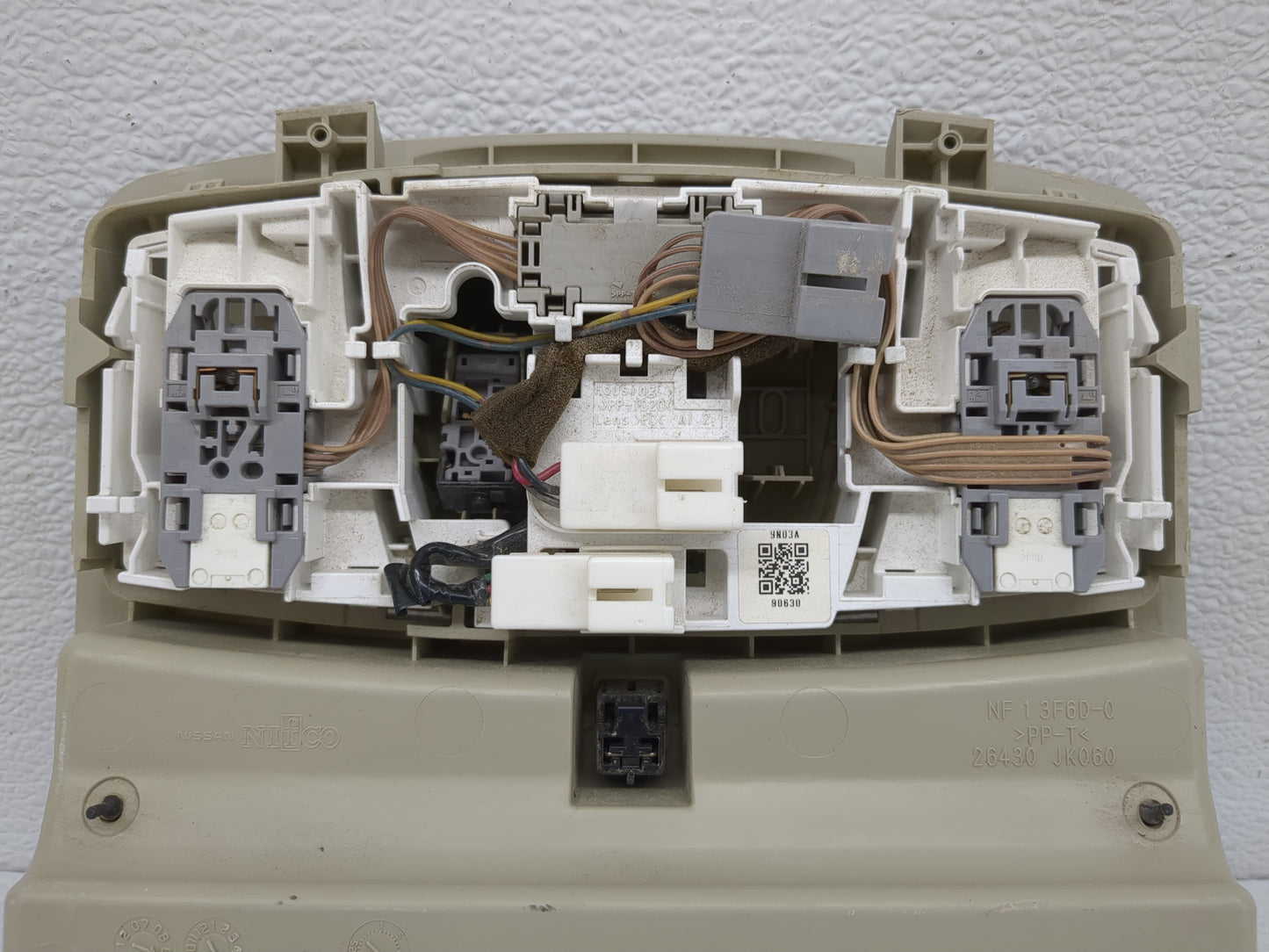 2010 Nissan Maxima Overhead Roof Console - Oemusedautoparts1.com